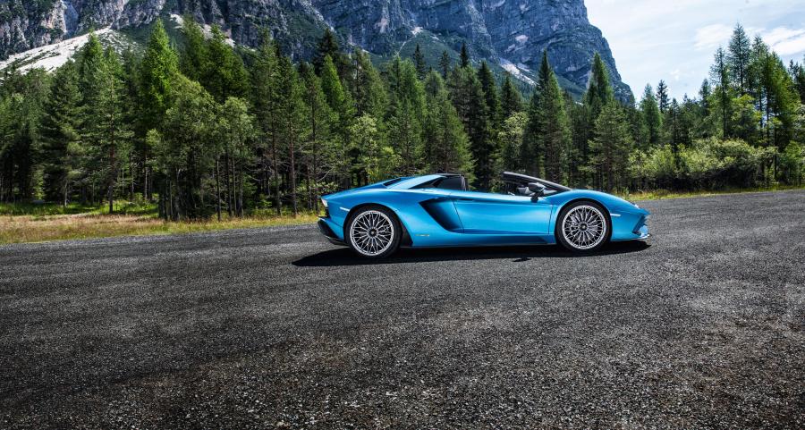  Lamborghini Aventador S Roadster 2017 года  (фото 22 из 27)